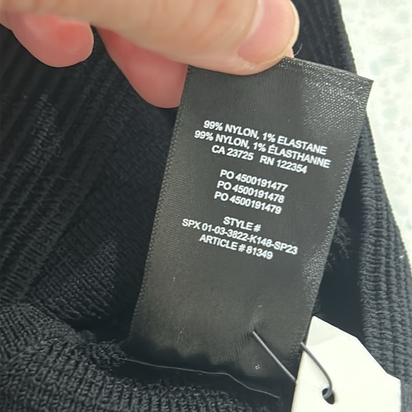 NWOT Aritzia Babaton Sculpt Knit Deep V-Neck Minimalist Crop Tank in Black - L - Picture 7 of 8